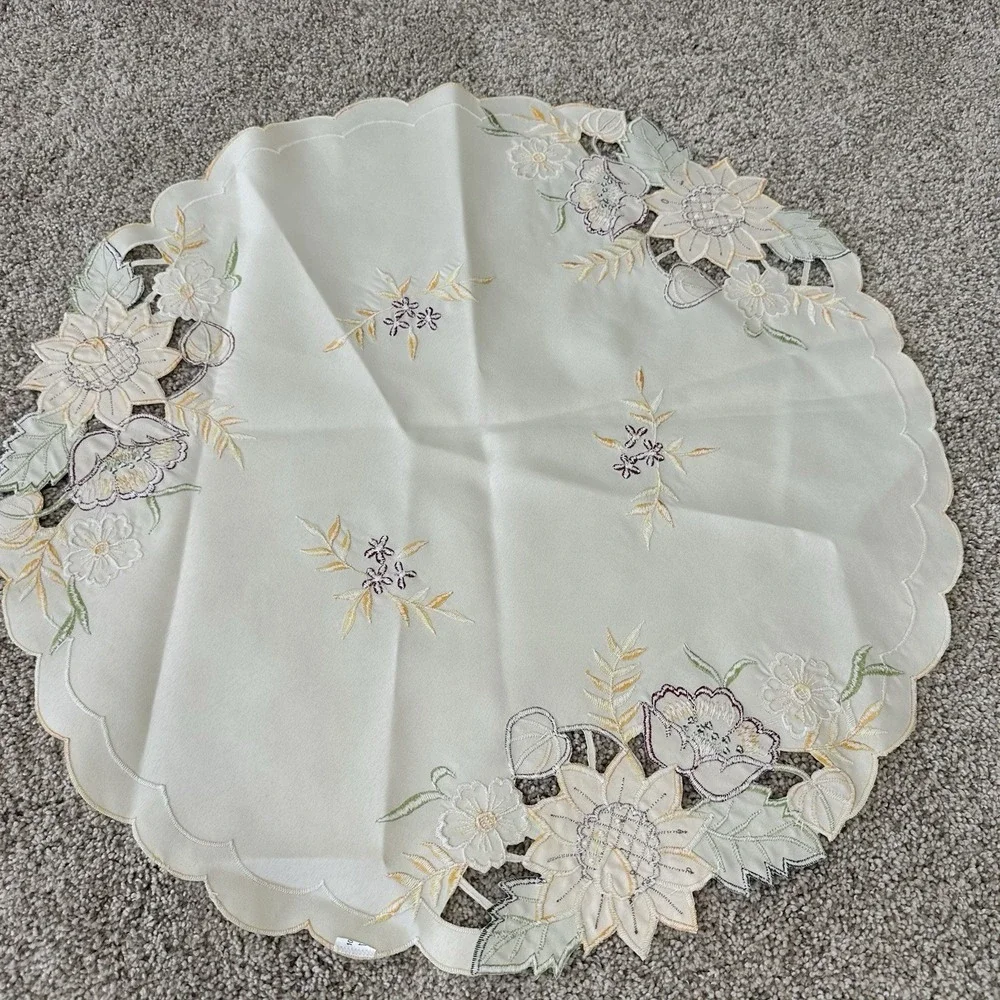 Fall Themed Tablecloth Round Scalloped Edges Satin Embroidered Sunflowers 23